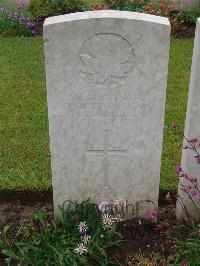 Etaples Military Cemetery - Duggan, Gilbert